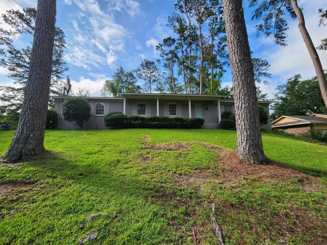2205 Briarcliff Dr in Valdosta, GA - Foto de edificio - Building Photo