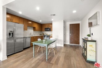 13337 Beach Ave in Marina Del Rey, CA - Building Photo - Building Photo