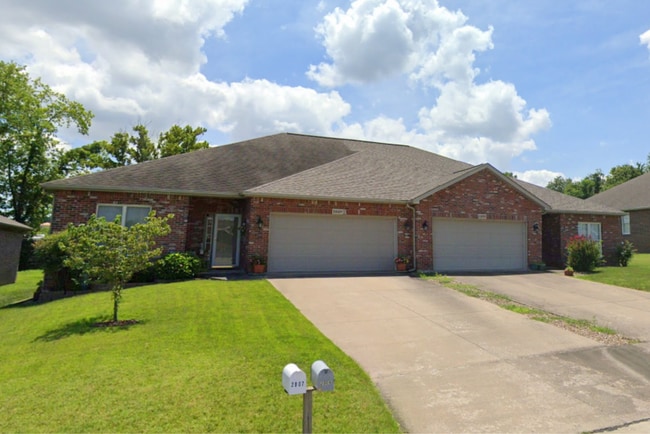 property at 2807 Lynwood Hills Dr