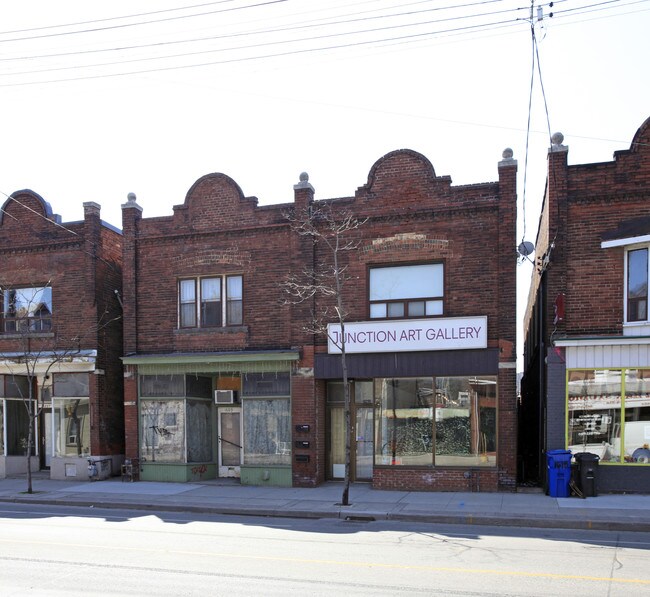 1611 Dupont St in Toronto, ON - Building Photo - Building Photo