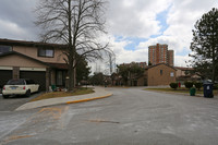 1051-1131 Sandhurst Cir in Toronto, ON - Building Photo - Building Photo