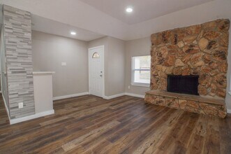 4131 Lufborough Dr in Houston, TX - Building Photo - Building Photo