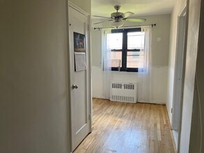 30 Lawrence Dr in White Plains, NY - Building Photo - Building Photo