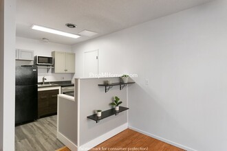 6081 SW Valley Ave in Beaverton, OR - Foto de edificio - Building Photo
