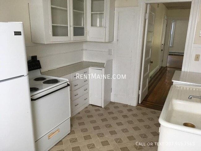 36 Third St Apt., Unit 2 in Bangor, ME - Building Photo - Building Photo