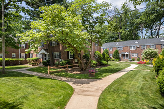 Garfield Park Apartments in Bound Brook, NJ - Foto de edificio - Building Photo