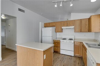 10046 Catseye Cove Ct in Las Vegas, NV - Building Photo - Building Photo