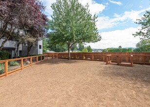 Mountain Meadows in Troutdale, OR - Building Photo - Building Photo