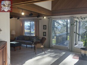 8601 SE Evergreen Hwy in Vancouver, WA - Building Photo - Building Photo