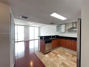 170 SE 14th St, Unit 2107 in Miami, FL - Building Photo - Building Photo
