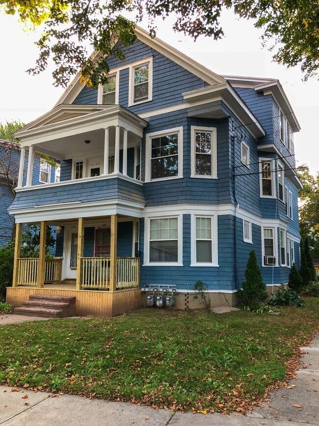 property at 224 W Rock Ave