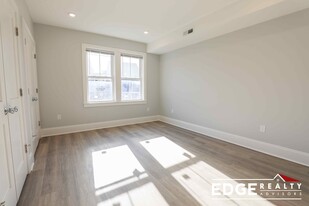 64 N Beacon St, Unit 1 in Boston, MA - Building Photo - Building Photo