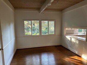 121 Escanyo Way in Menlo Park, CA - Building Photo - Building Photo