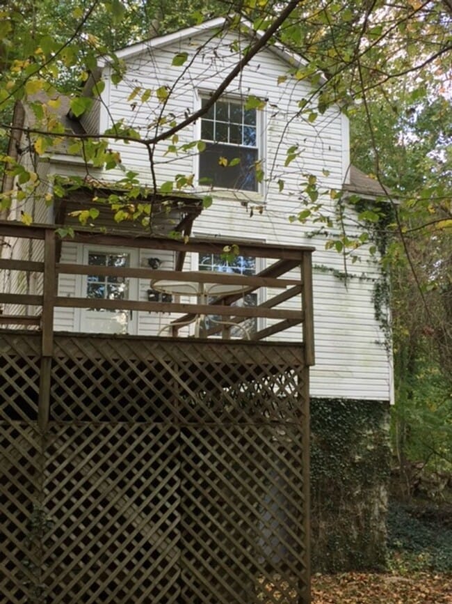 property at 1916 Sulgrave Ave