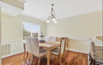 8340 Greensboro Dr, Unit 304 in McLean, VA - Foto de edificio - Building Photo