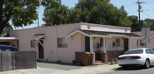 1825-1837 Berrellesa St in Martinez, CA - Building Photo - Building Photo