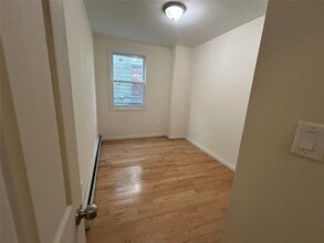 106-19 154th St in Queens, NY - Building Photo - Building Photo