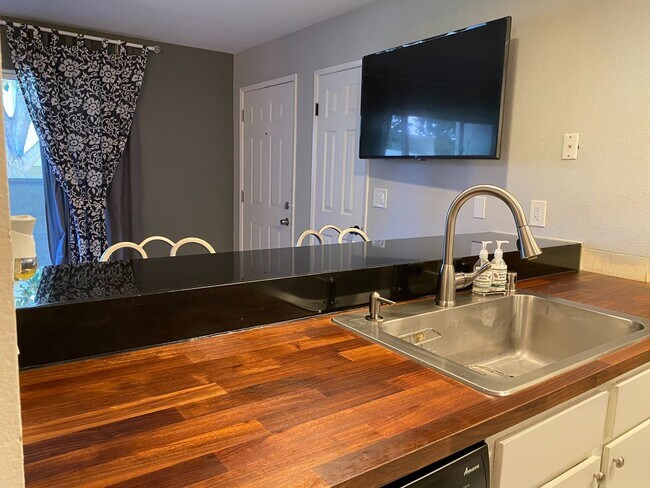 1904 Heywood St in Simi Valley, CA - Building Photo - Building Photo