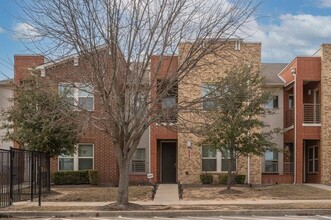 379 Tonga St in Dallas, TX - Building Photo - Building Photo