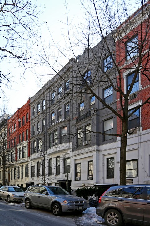 28 W 83rd St in New York, NY - Building Photo