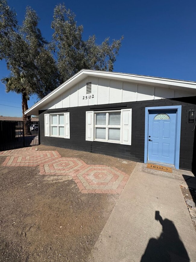 2502 E Willetta St in Phoenix, AZ - Building Photo - Building Photo