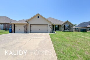 3817 Kindle Ln in Norman, OK - Building Photo