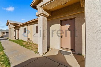 8321 W Edwards St in Peoria, AZ - Foto de edificio - Building Photo
