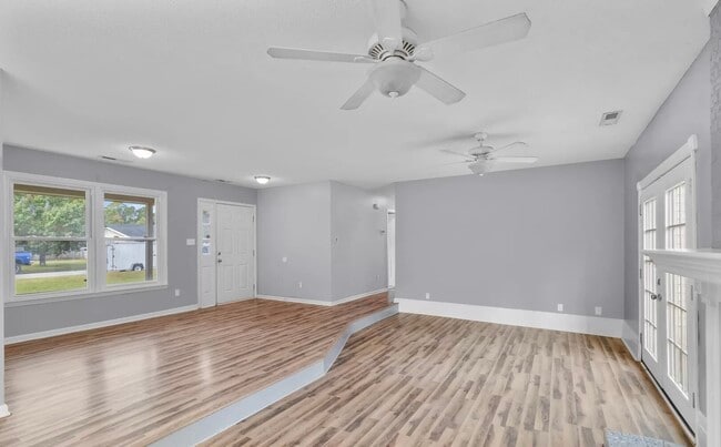 2456 Saddleridge Dr in Jacksonville, NC - Building Photo - Building Photo