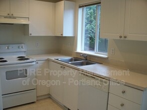 3633 NE 158th Ave in Portland, OR - Building Photo - Building Photo