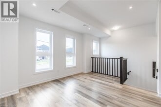 70 Kenesky Dr in Waterdown, ON - Building Photo - Building Photo