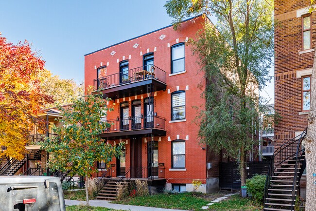 5632 Angers Rue in Montréal, QC - Building Photo - Building Photo