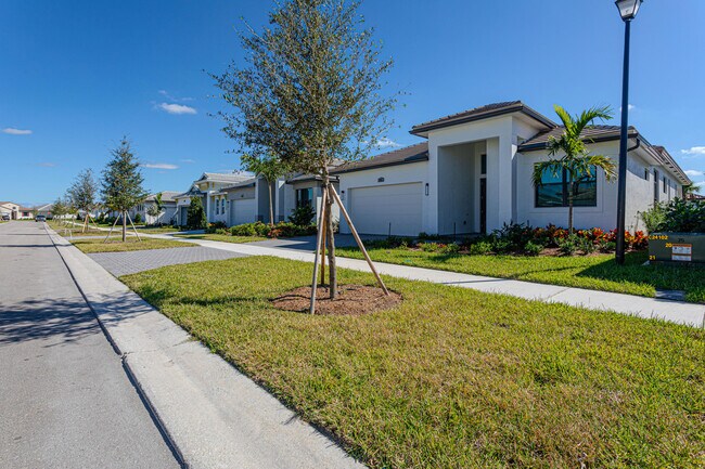 9155 SW Esule Way in Port St. Lucie, FL - Building Photo - Building Photo