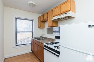 5945 N Paulina St, Unit 5951-1W in Chicago, IL - Building Photo
