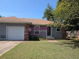 305 S Market St in Nixa, MO - Building Photo