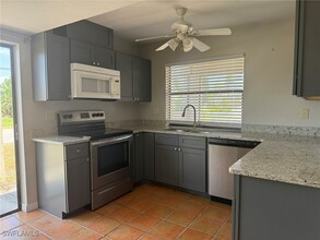4003 SE 2nd Ave in Cape Coral, FL - Building Photo - Building Photo