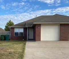 305-307 E Asher Ct in Rogers, AR - Building Photo