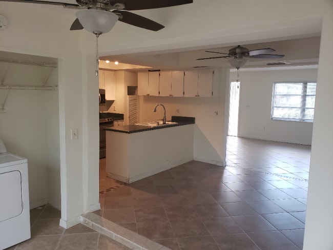 4915 Catalina Dr in Naples, FL - Building Photo - Building Photo