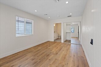 1037 Griffith Ave in Las Vegas, NV - Building Photo - Building Photo