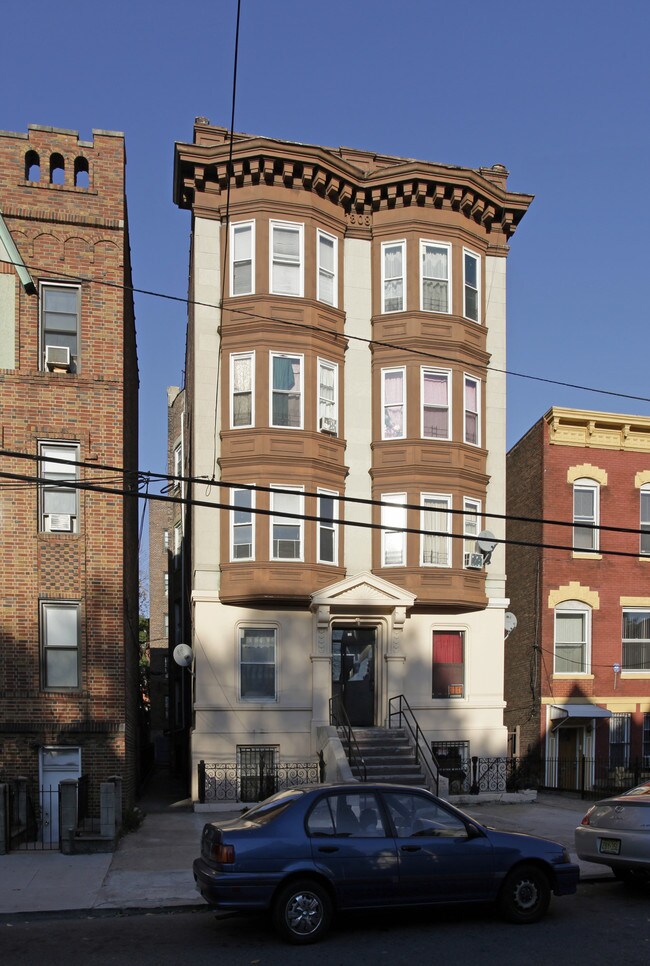 166 Harrison Ave in Jersey City, NJ - Building Photo - Building Photo