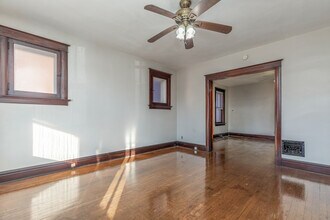 3905 Dunnica Ave, Unit 3905A in St. Louis, MO - Foto de edificio - Building Photo