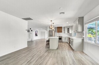 1600 Eaton Dr in Las Vegas, NV - Building Photo - Building Photo