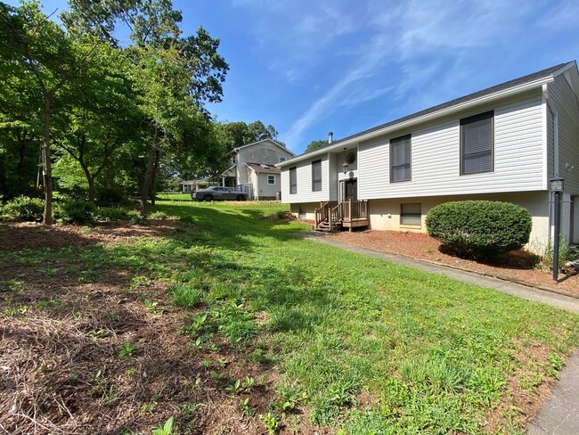 1250 Millerwood Dr in Winston-Salem, NC - Building Photo - Building Photo