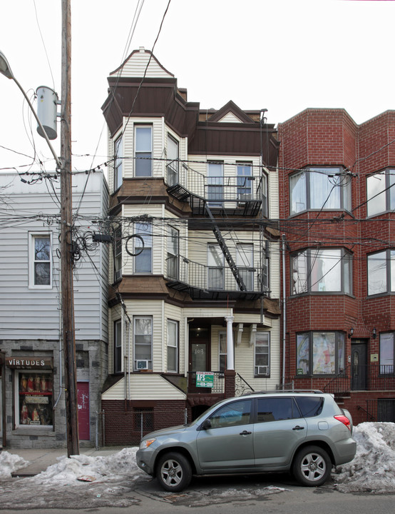 109 Hutton St in Jersey City, NJ - Building Photo