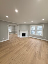 3927 Elmwood Rd in Cleveland Heights, OH - Foto de edificio - Building Photo
