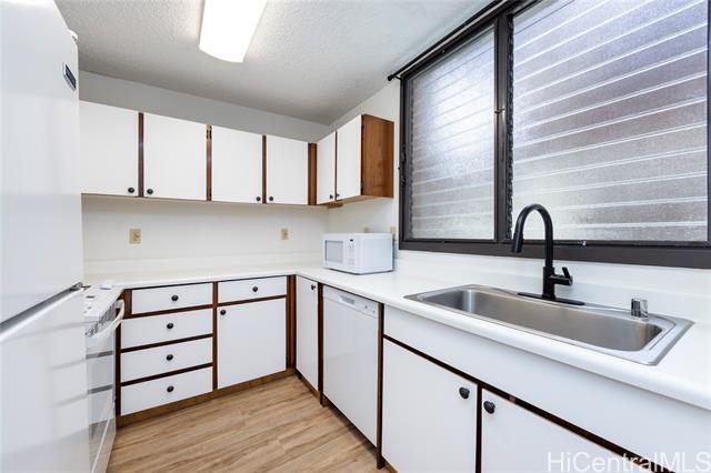 1015 Aoloa Pl in Kailua, HI - Foto de edificio - Building Photo