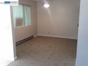 27162 Tampa Ave in Hayward, CA - Building Photo - Building Photo