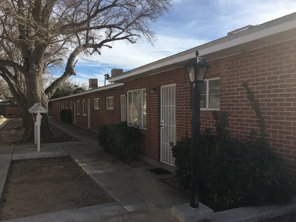 255 W Madrid Ave in Las Cruces, NM - Building Photo