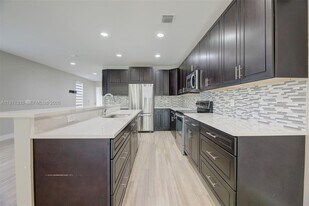 619 SW 17th St in Fort Lauderdale, FL - Building Photo
