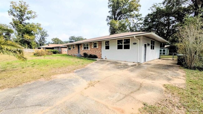 5912 Sarah Dr in Pensacola, FL - Building Photo - Building Photo