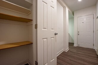 2415 E St in Omaha, NE - Foto de edificio - Building Photo